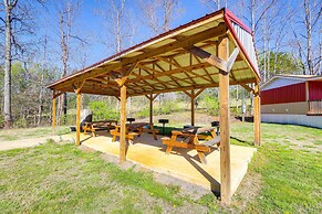 Charming Cabin Near Great Smoky Mountains!