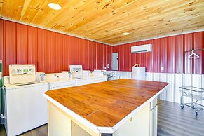 Charming Cabin Near Great Smoky Mountains!