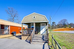 Charming Cabin Near Great Smoky Mountains!