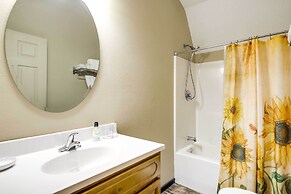 Charming Cabin Near Great Smoky Mountains!