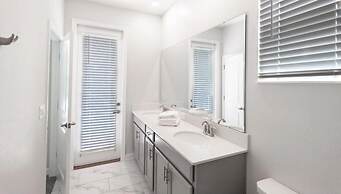 Beautiful 5 Bed Villa With Game Room And Pool 5 Bedroom Home by RedAwn