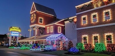 5 Star Celebration 1 Bedroom Cabin by RedAwning