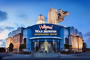 5 Star Celebration 1 Bedroom Cabin by RedAwning