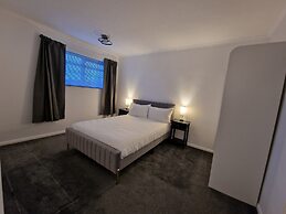 Modern And Spacious 3 Bedrooms Family House