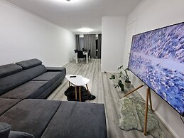 Modern And Spacious 3 Bedrooms Family House
