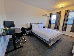 Modern And Spacious 3 Bedrooms Family House