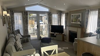 Dog Friendly Lodge With hot Tub, Quiet Location