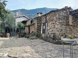 House - Sleeps 5, Scenic Views, Fireplace & Garden