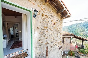 House - Sleeps 5, Scenic Views, Fireplace & Garden