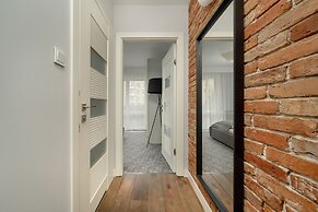 Modern Apartment Terrace by Renters