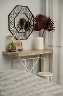 Modern Apartment Terrace by Renters