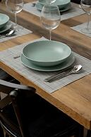 Modern Apartment Terrace by Renters