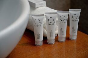 Modern Apartment Terrace by Renters