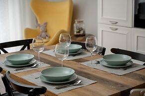 Modern Apartment Terrace by Renters