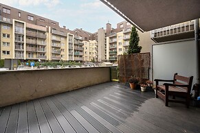 Modern Apartment Terrace by Renters