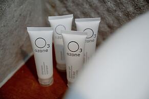 Modern Apartment Terrace by Renters