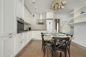 Modern Apartment Terrace by Renters