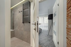 Modern Apartment Terrace by Renters