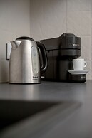 Modern Apartment Terrace by Renters