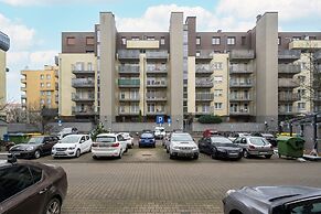 Modern Apartment Terrace by Renters