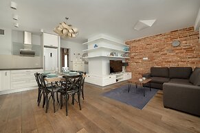 Modern Apartment Terrace by Renters