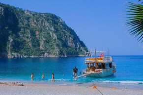 Glamping Canvas Butterfly Valley