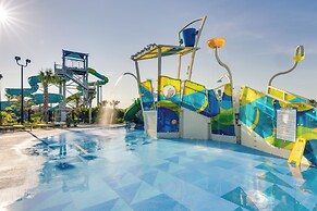 Near Disney Parks: Home w/ Pool in Davenport!