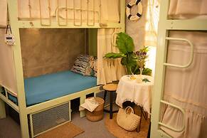 Grandma Lu Saigon - Pham Ngu Lao Str