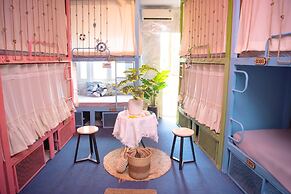 Grandma Lu Saigon - Pham Ngu Lao Str