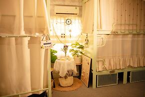 Grandma Lu Saigon - Pham Ngu Lao Str