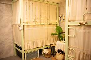 Grandma Lu Saigon - Pham Ngu Lao Str