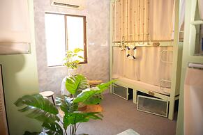 Grandma Lu Saigon - Pham Ngu Lao Str