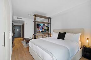 Bayfront Park King Studio with Bay View