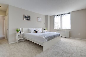 Stylish & Fantastic apt in Crystal City