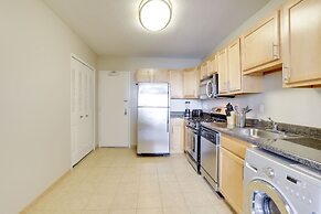 Stylish & Fantastic apt in Crystal City