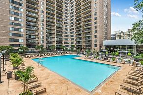 Stylish & Fantastic apt in Crystal City