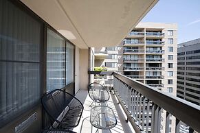 Stylish & Fantastic apt in Crystal City