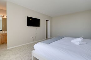 Stylish & Fantastic apt in Crystal City