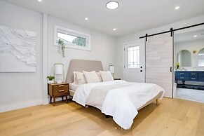 Waterfront Cove Hotel