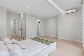 Waterfront Cove Hotel