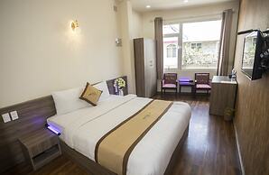 Purple Star Hotel