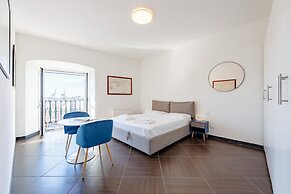 Sea View Apartment Next To Acquarium