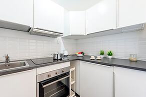 Sea View Apartment Next To Acquarium