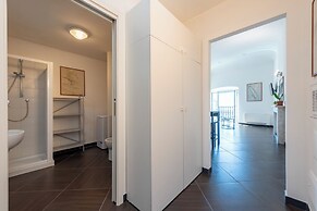 Sea View Apartment Next To Acquarium