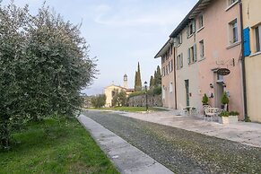 Borgo Antico Cisano With Pool