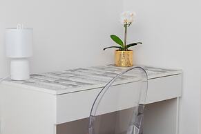 Private Garden Apartment by Renters