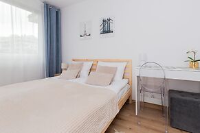 Private Garden Apartment by Renters