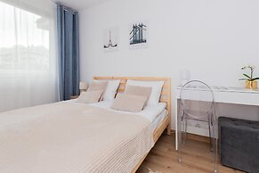 Private Garden Apartment by Renters