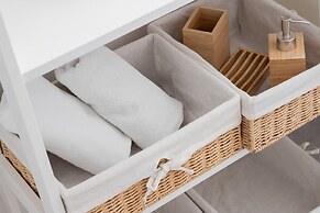 Private Garden Apartment by Renters