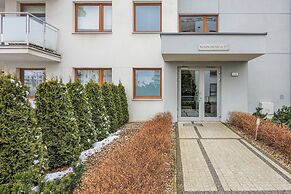 Private Garden Apartment by Renters